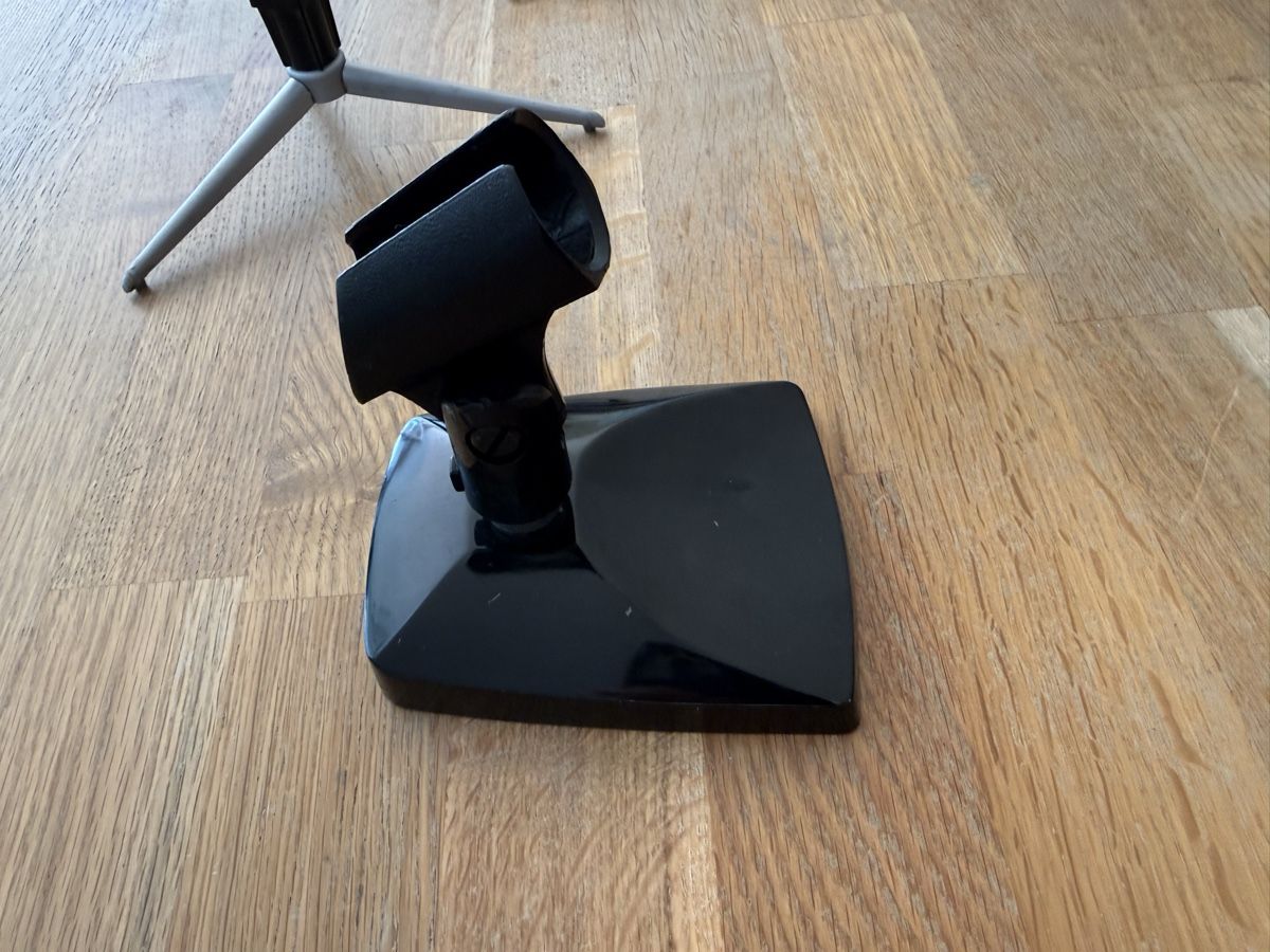 Supporti a parete: 2 Stück Mikrofon Halterung Ständer Halter – Usato da Goldach venduto da Messerguru 1