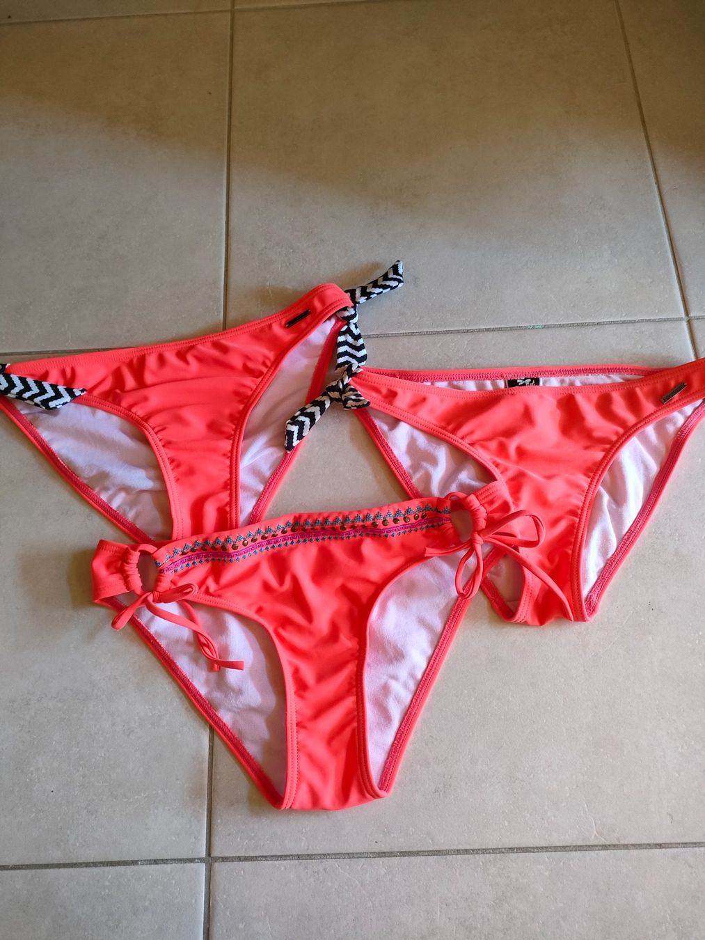 Protest Badekleider & Bikinis: Bikinihose Protest Gr. 164 – Gebraucht aus Adelboden von Lammhult