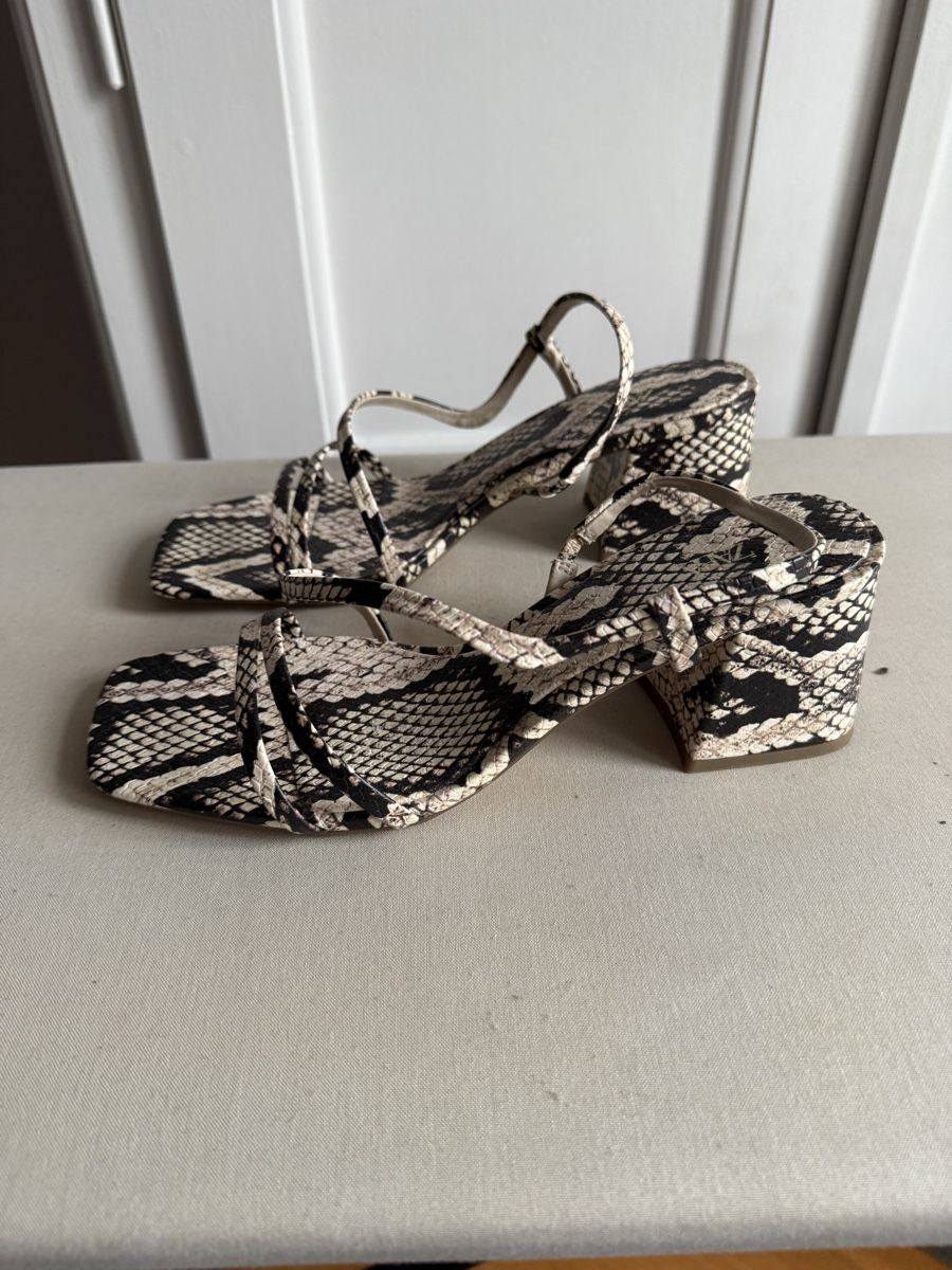 Zara Scarpe da donna: Zara Sandals Size 40 - New - Never Worn – Nuovo (secondo la descrizione) da Genève venduto da jul_5xsn 2
