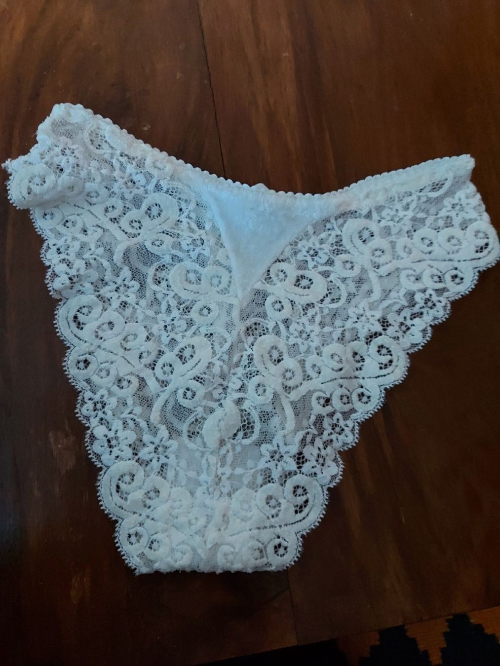 Altra biancheria intima: tanga en dentelle blanche, taille S – Usato da VUADENS venduto da momy 1