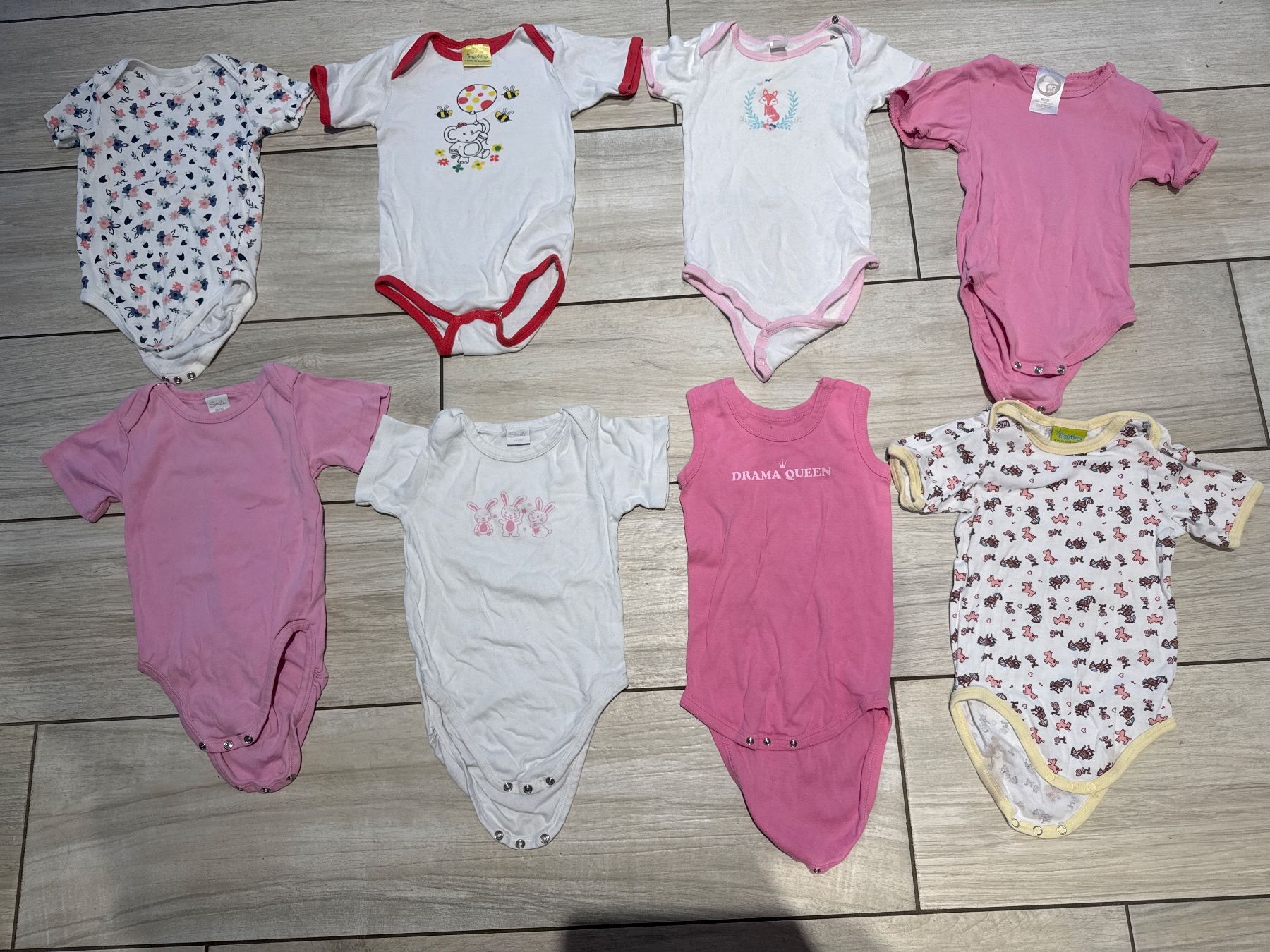 Lotti & Set di vestiti: Sommer Body Set Mädchen, 86/92, 8 Stück – Usato da Gelterkinden venduto da Familienferien