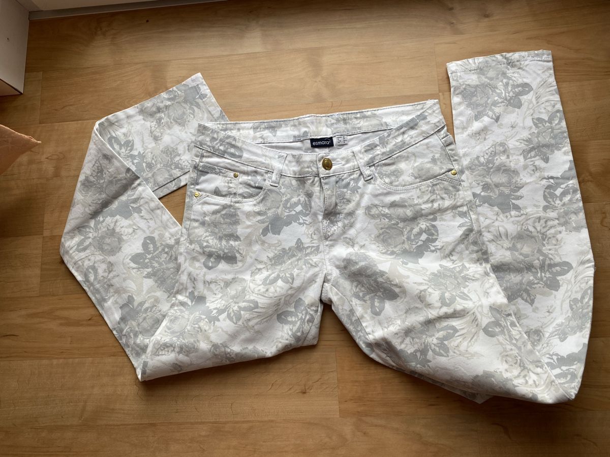 Pantaloni: 8 Damenhosen – Usato da Ziefen venduto da IResi65