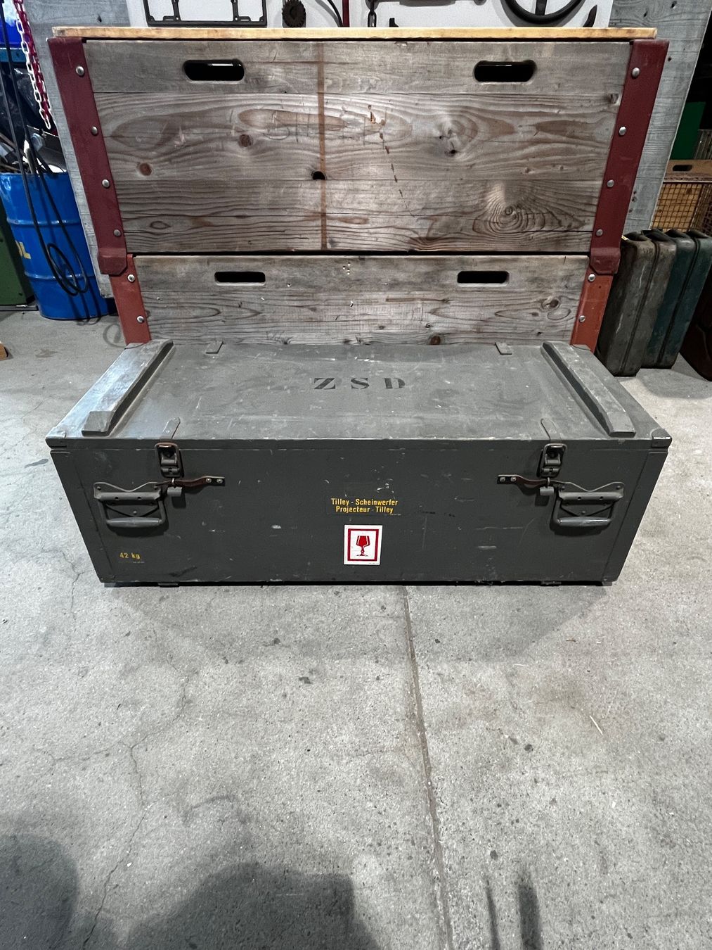 Schweizer Armee Lampade: Tilley Scheinwerfer, Schweizer Armee, Benzinlampe – Usato da Luzern venduto da Fracht-Design 2
