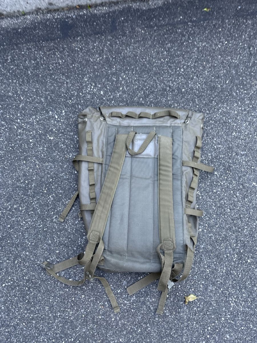 Schweizer Armee Zaini: Original Schweizer Armee Rucksack – Usato da ipsach venduto da ironflo 1