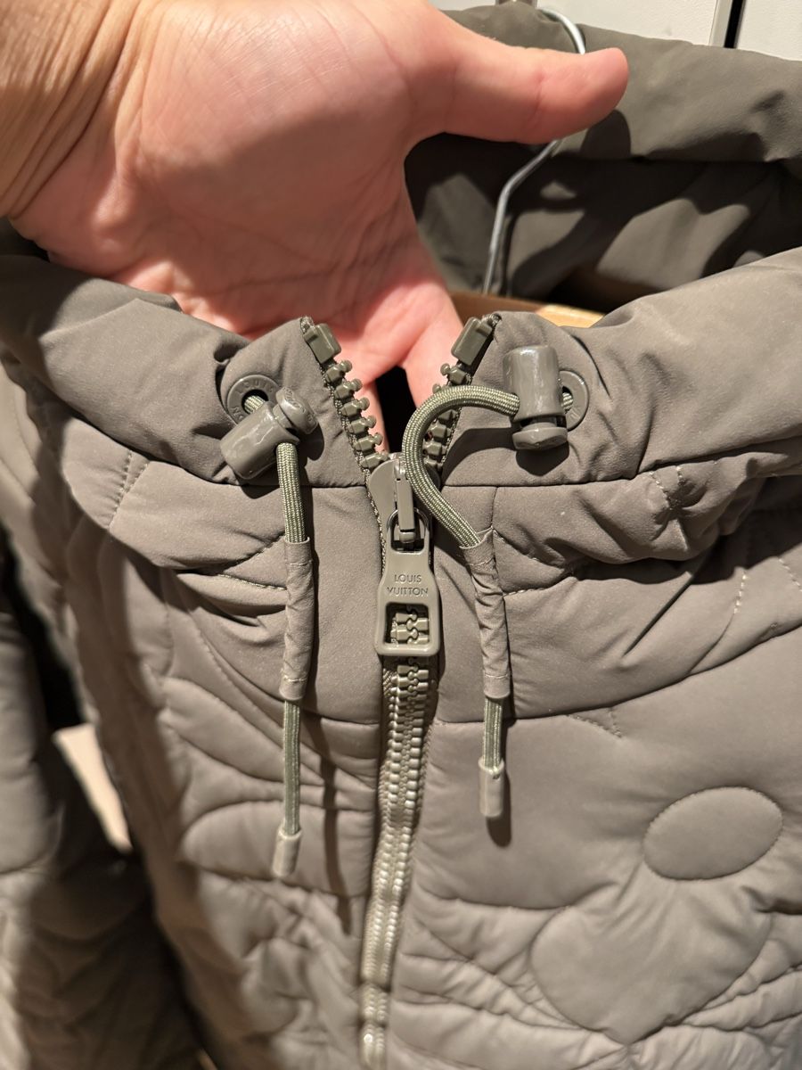 Louis Vuitton Mäntel: Louis Vuitton Puffer Flower Jacket Khaki – Neu (gemäss Beschreibung) aus Genève von SG_73 1