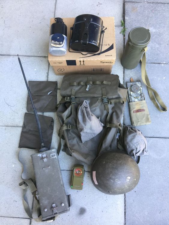 Armee Militär Funkgerät Helm Gasmaske CH (Gebraucht) in Malans GR für ...