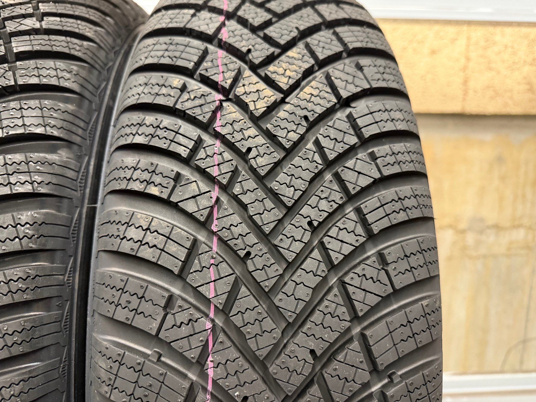 Hankook Pneumatici & Ruote complete: Winterpneu 16" / Hankook – Nuovo (secondo la descrizione) da Schönried venduto da Bahnhofgarage-Haldi 1