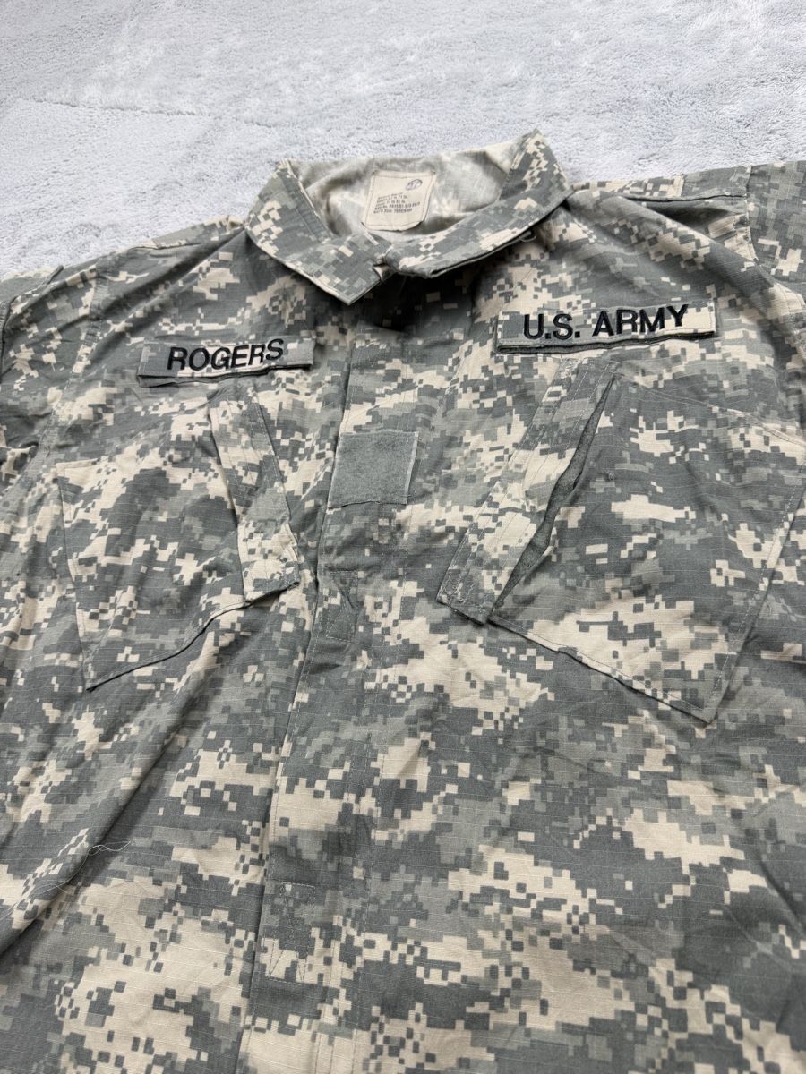 US Army Uniformes: US Army Feldbluse Tarnmuster Grösse Medium Regular – D'occasion à Erlinsbach SO par TogaResell 2