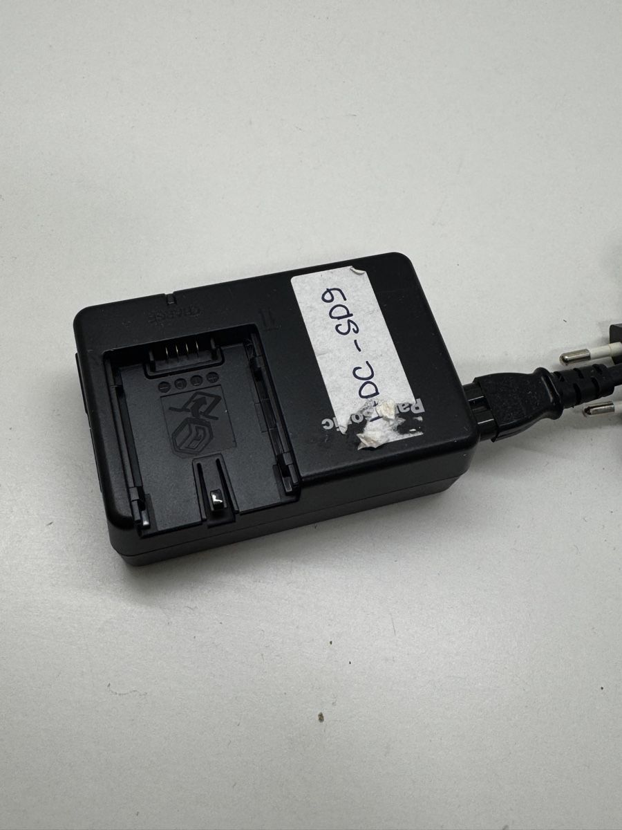 Laufwerke & Adapter: Panasonic AC Adapter VSK0698 for Video Camera – Gebraucht aus Schlieren von Eldi84