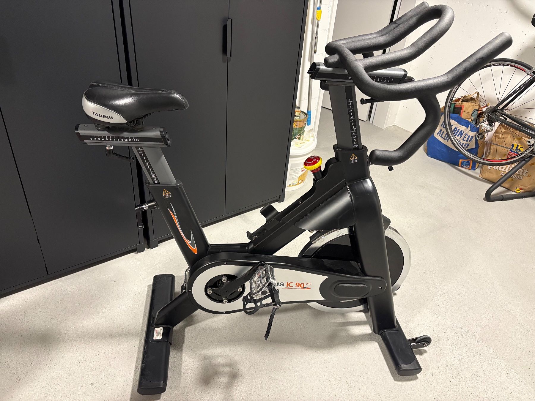Ruote per filare: Taurus IC 90 Indoor Cycle - Top Zustand - Heimtrainer! – Usato da Sevelen venduto da IronAres