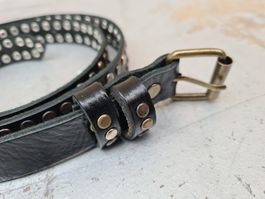 Leder: Gürtel mit Nieten schwarz