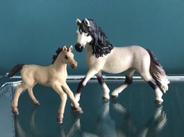 Schleich Pferde: Stute und Fohlen, tolles Set für Kinder!
