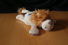 Nici Löwe liegend