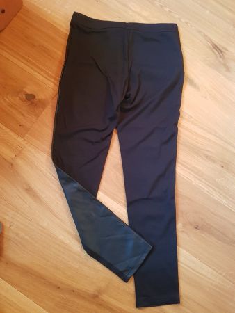 Damen spannende Hose schwarz mit Kunststoff und Stoff Seite
