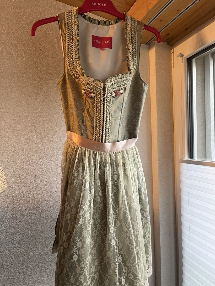 Kleider: Dirndl Kleid Krüger Grösse 32 hellgrün mit Spitze – Gebraucht aus Chur von cel_9zx2