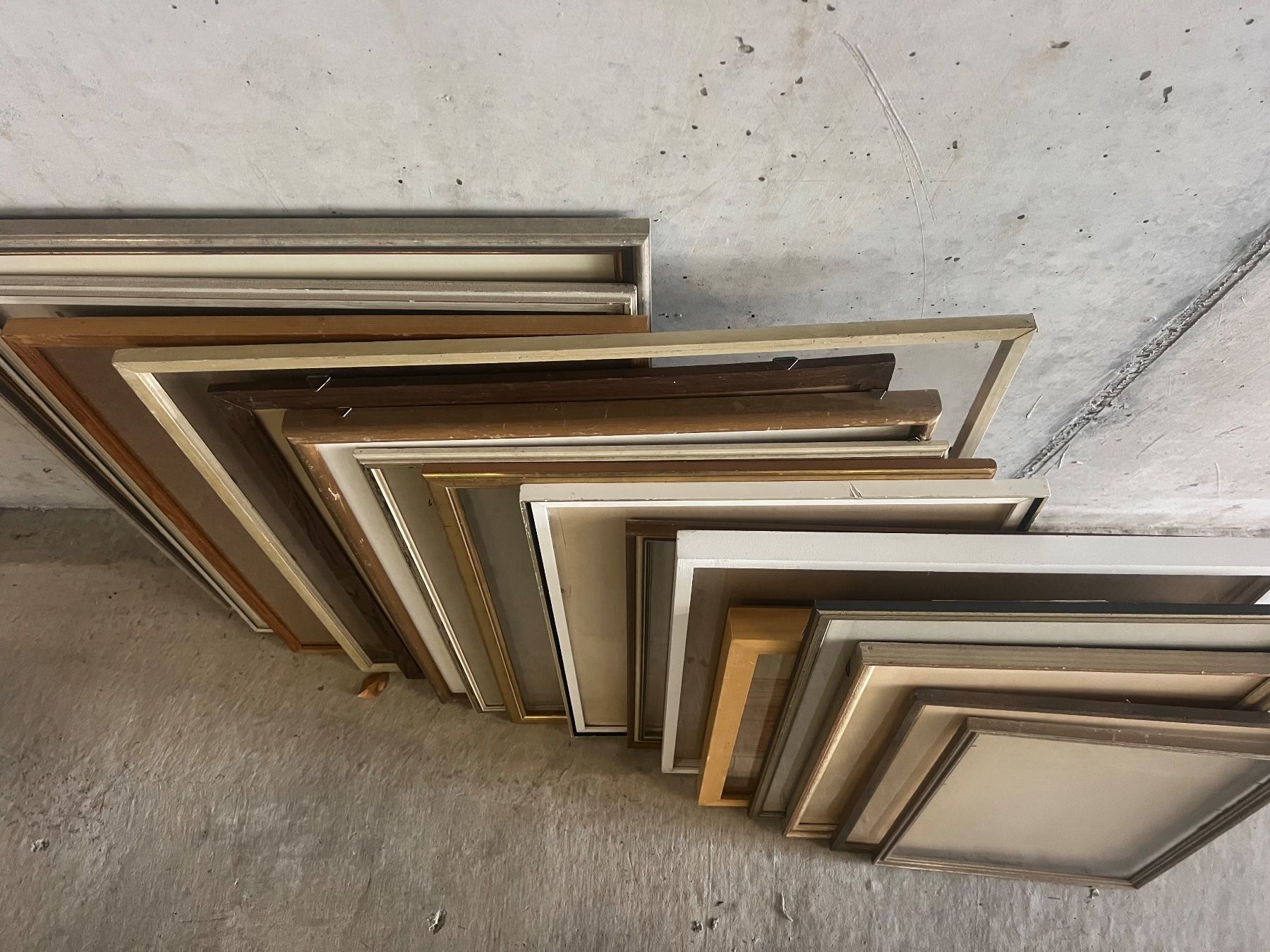 Cornici: 16 verschiedene Holz Bilderrahmen mit Glas – Usato da Rain venduto da Pic-Ass 3
