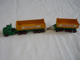Spielzeugauto - Matchbox 1:16 Dodge Tractor Trucks + Tipper