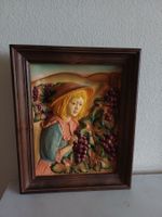Dreidimensionales Wandbild Relief Mädchen in einem Weinberg