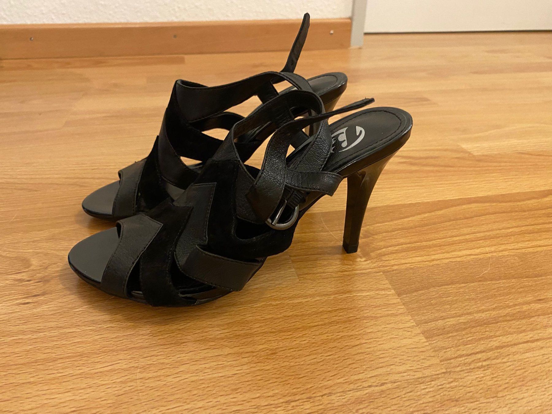 Scarpe da donna: Schwarze Bata High Heels Sandalen, Gr. 36 – Nuovo (secondo la descrizione) da Uster venduto da faandrei 1