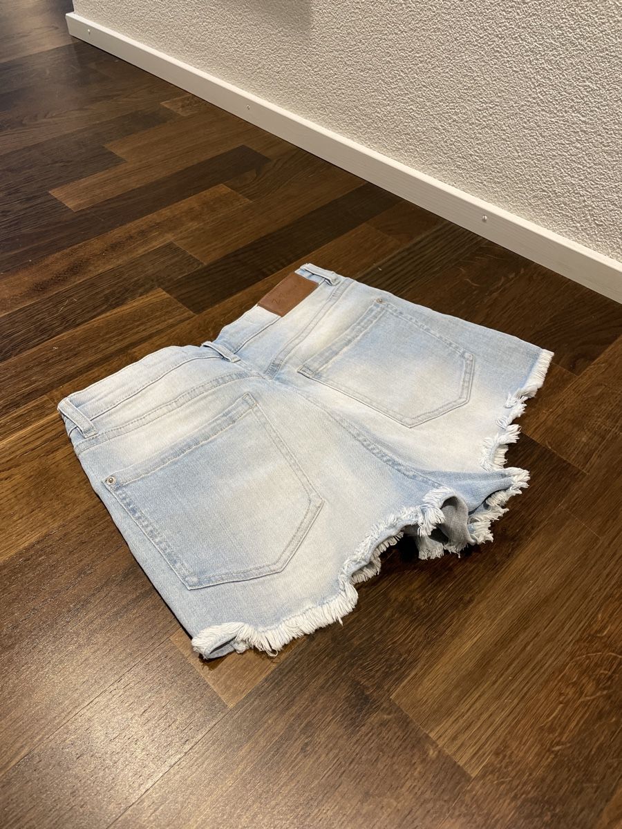 Jeans: Kurze Jeans – Usato da Schmitten FR venduto da Monei19 1