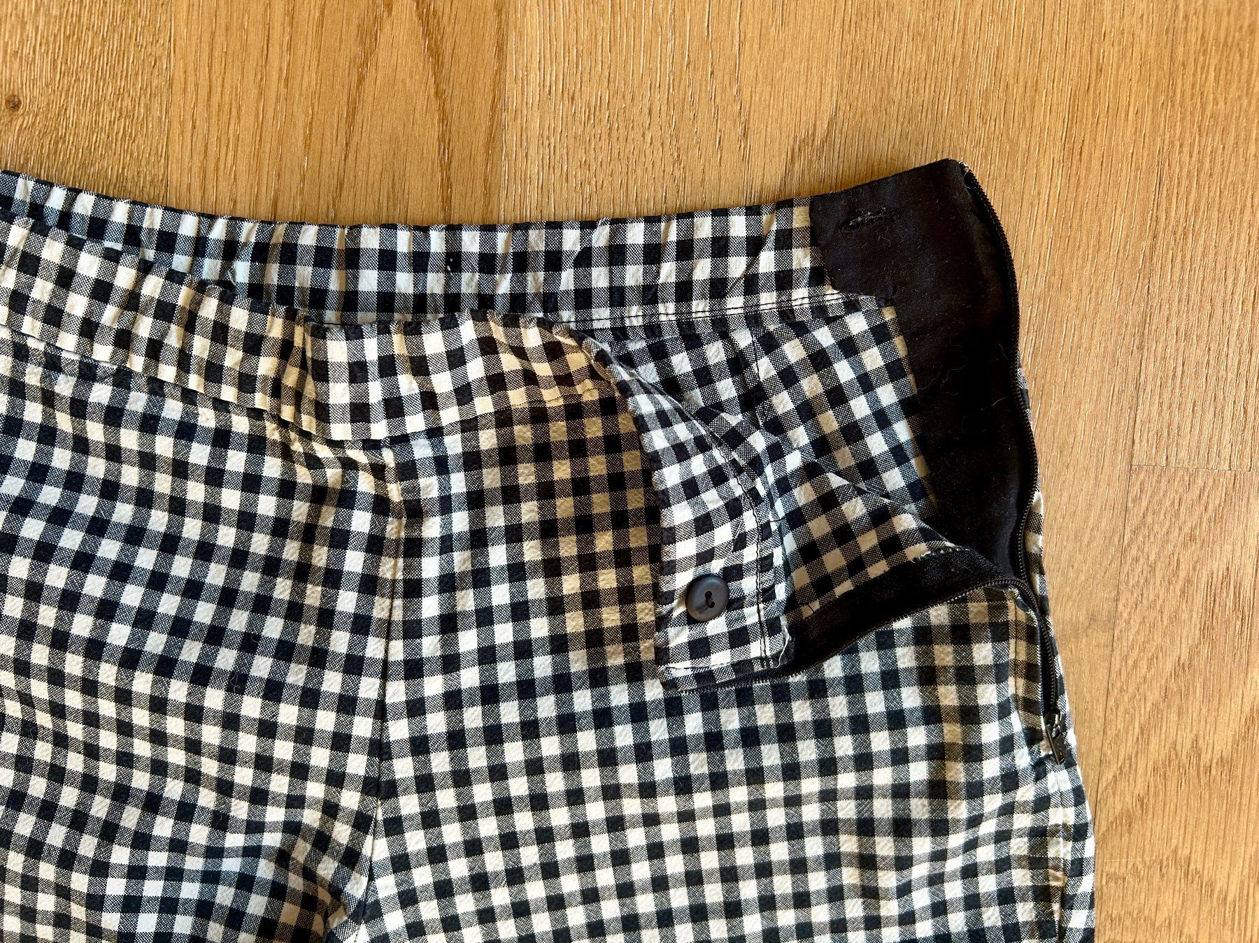 Pantaloni: Pantalon vichy noir et blanc 7/8 – Usato da Martigny venduto da m_juli 2