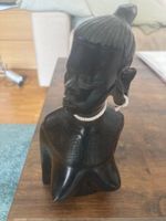 Holzfigur Frau Afrika schwarz Perlen guter Zustand