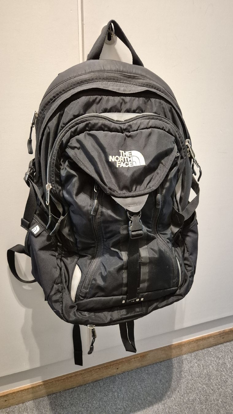 North Face Rucksäcke: Business Rucksack North Face Surge – Gebraucht aus Zürich von Lx