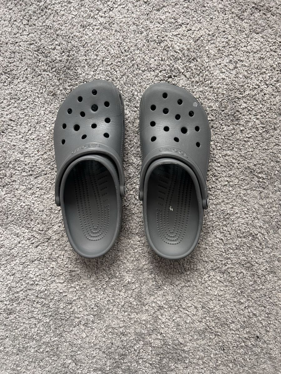 Herrenschuhe: graue crocs  – Neu (gemäss Beschreibung) aus Zürich von gucks
