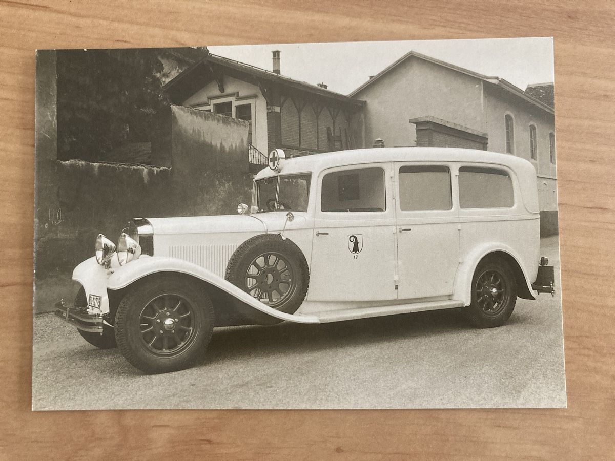 Cartoline postali: Oldtimer Auto weiss Basel Krankenwagen – Nuovo (secondo la descrizione) da Schüpfheim venduto da Seerose80
