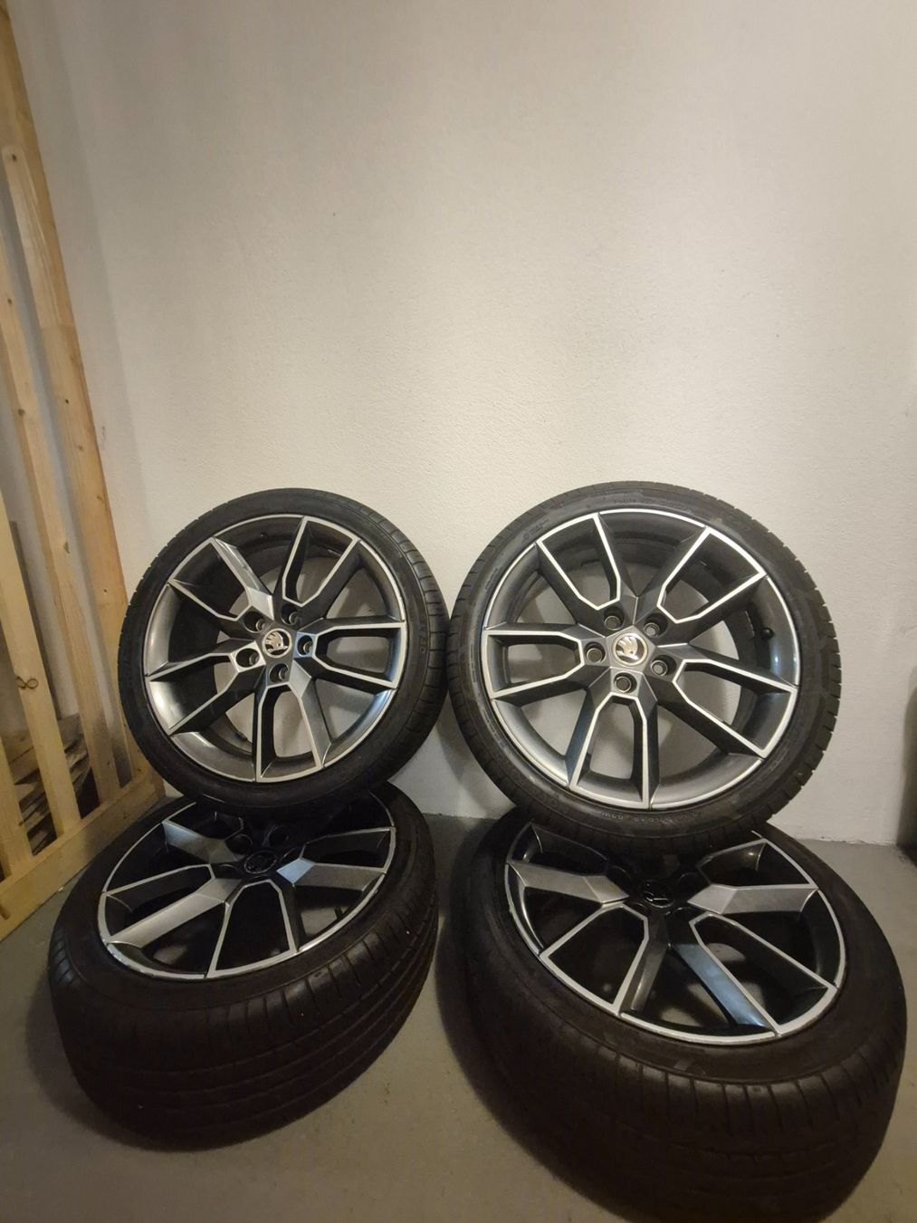 Skoda Jantes: Felgen Skoda Gemini R18 – D'occasion à Schönholzerswilen par val_2srb