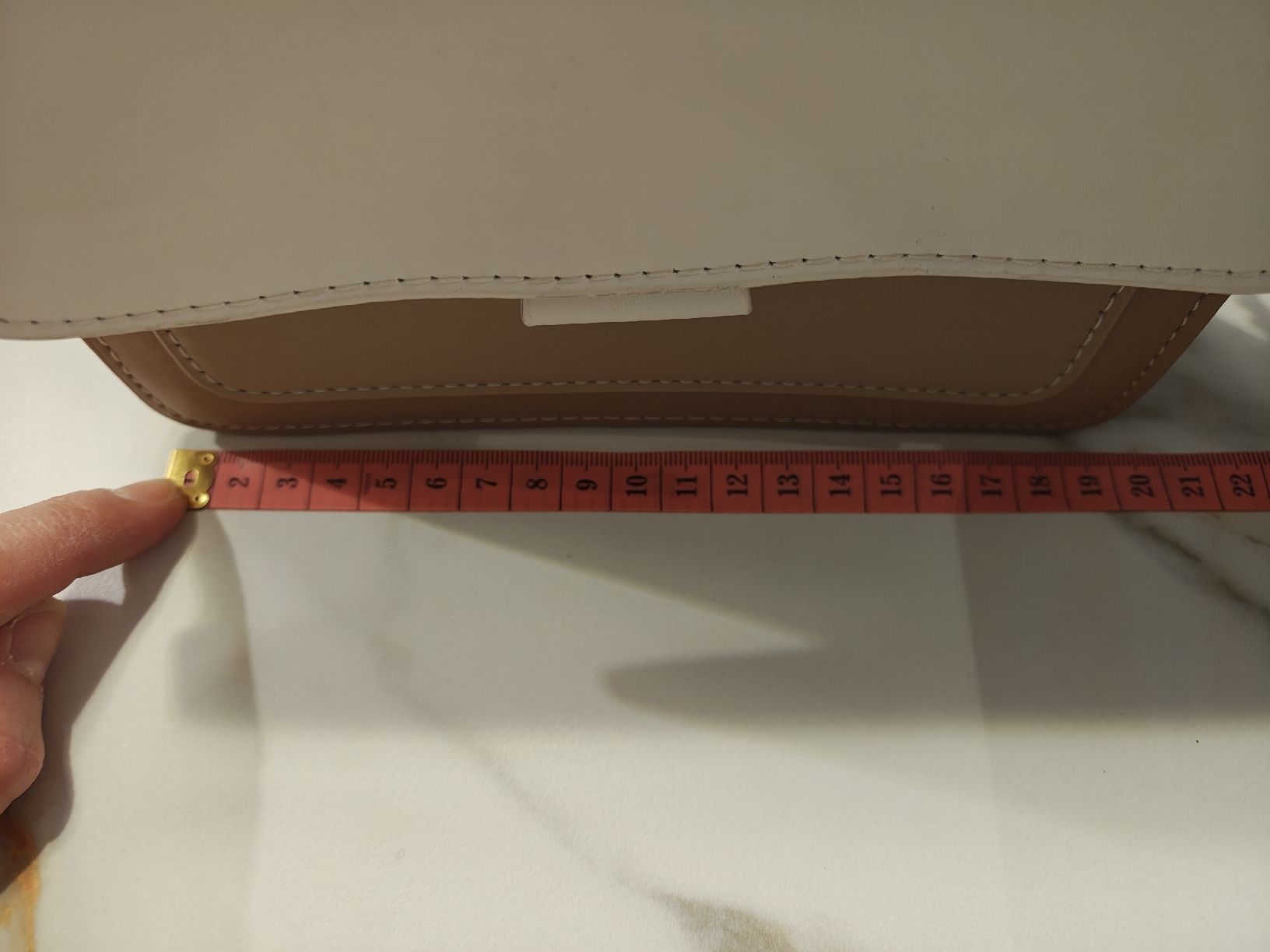 Borse da donna: Handtasche, beige/weiss mit Goldkette – Usato da Rütihof venduto da iva_2yts 6