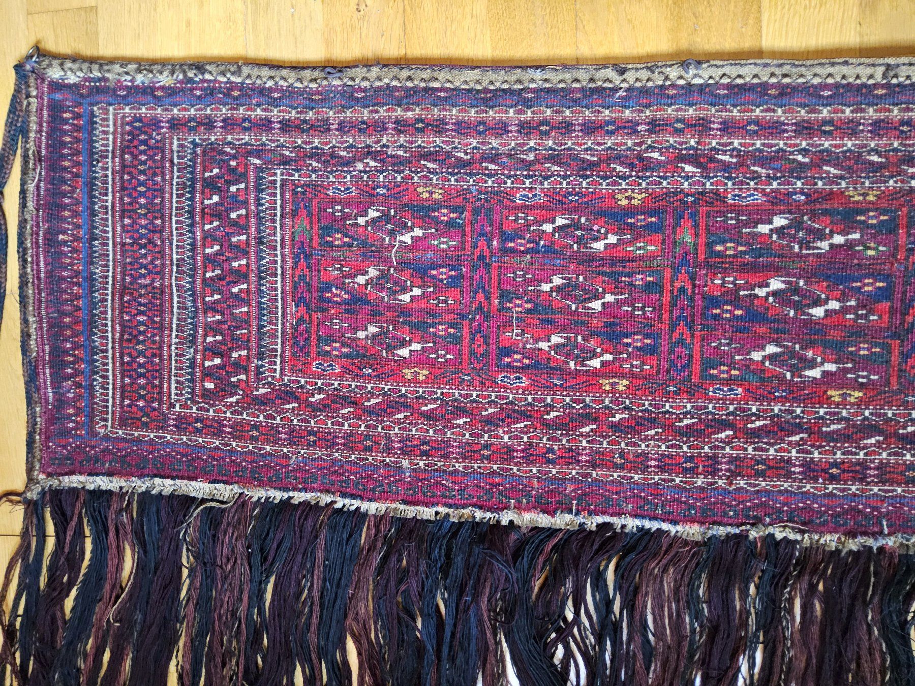 Tappeti: Antiker Turkmenischer Wandteppich mit Fransen, Echt, ca 1880 – Usato da Zürich venduto da helsan 1