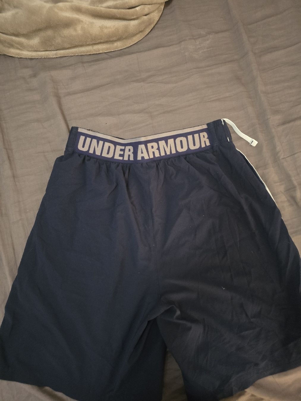Under Armour Hosen: Short Under Armour bleu foncé, taille M/M – Gebraucht aus Mont-sur-Lausanne von Didinho 1