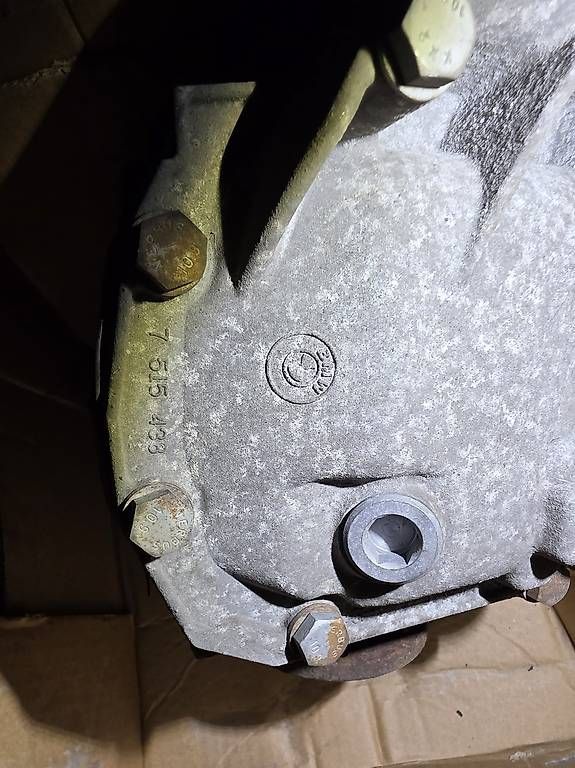 BMW Tutti pezzi di ricambio auto: BMW E81 E87 E90 120i Differential 7524323 N43B20A 3,73 – Difettoso da St. Gallen venduto da Meziu 1