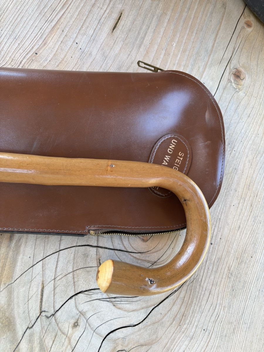Ausili per la deambulazione: Geh- und Wanderstock mit Etui – Usato da Würenlos venduto da Ashley24 2