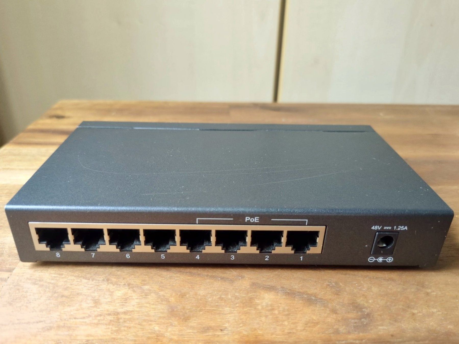 TP-Link Hub & Switch: TP-LINK TL-SG1008P 8-Port Gigabit Switch – Nuovo (secondo la descrizione) da Langenthal venduto da YElektra 2