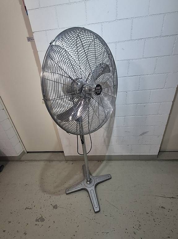 Ventilatori: Retro-Standventilator in Chrom – Usato da Seuzach venduto da Adlerone77 3