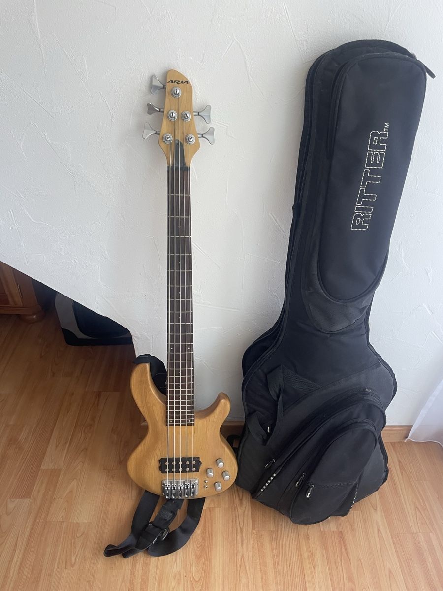 Aria Strumenti musicali: Bassgitarre Aria – Usato da Winterthur venduto da Ala_Minor