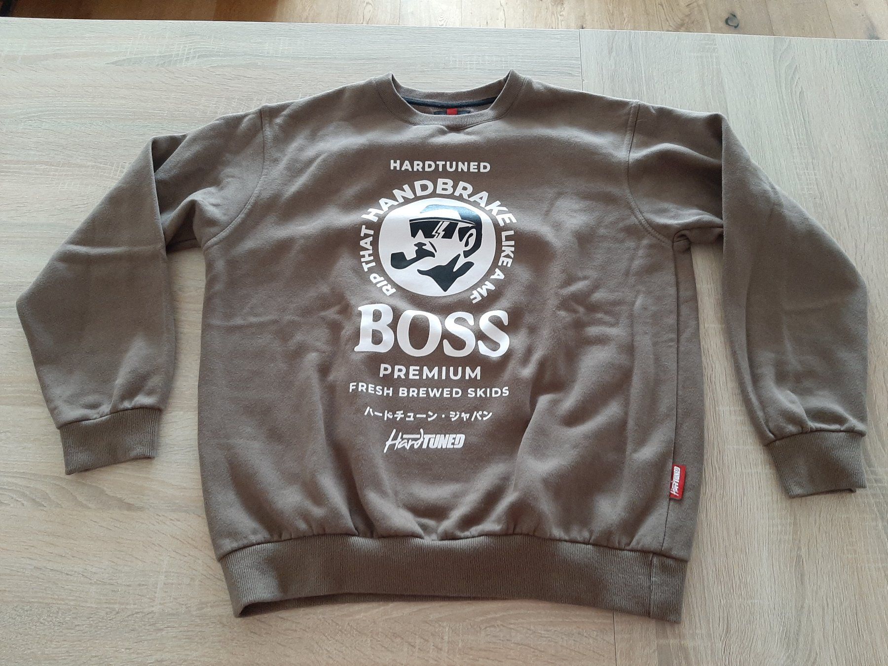 Pulls & Sweat-shirts: HardTuned Pullover braun mit Motiv Gr. L – D'occasion à Menziken par Rien1