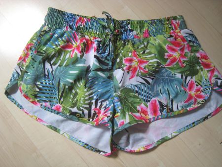 blumige Badeshorts Badehose Strandhose  bpc bonprix Gr. 36