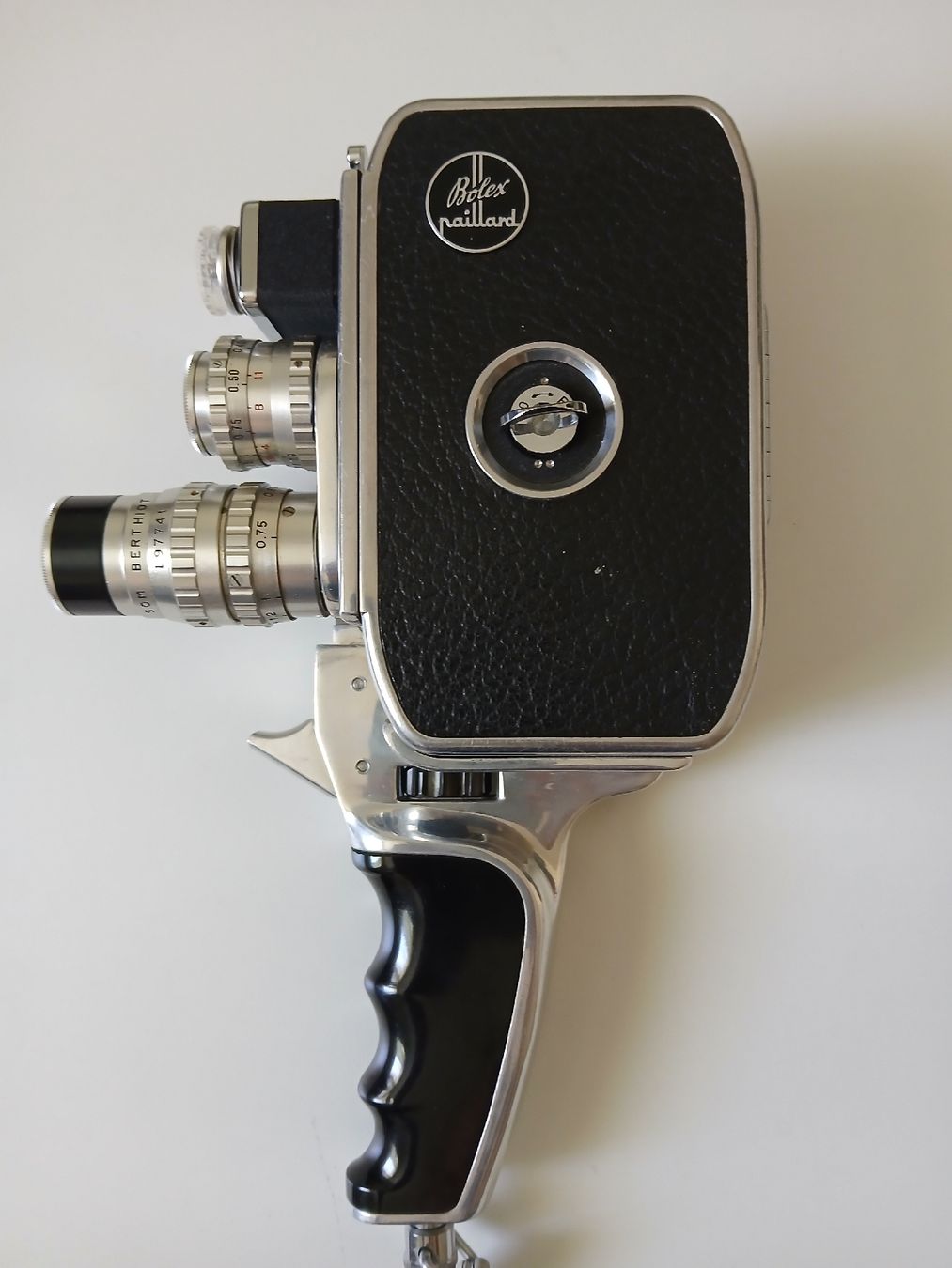 Bolex Fotocamera: Caméra Paillard Bolex B8L avec accessoires et documents – Usato da Nidau venduto da Antik65