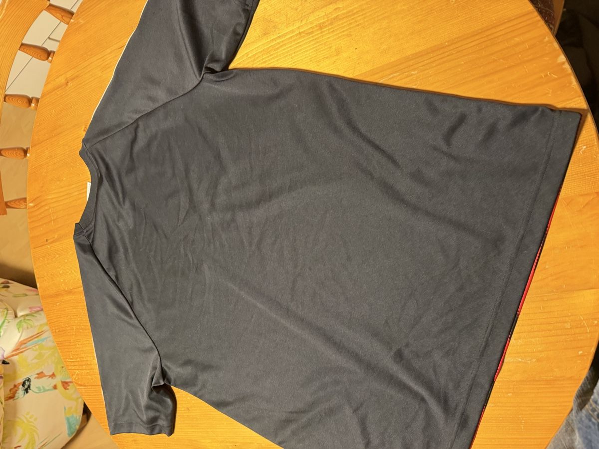 T-Shirts: Adidas sommer tschirt – Neu (gemäss Beschreibung) aus Zürich von papaplatte 3