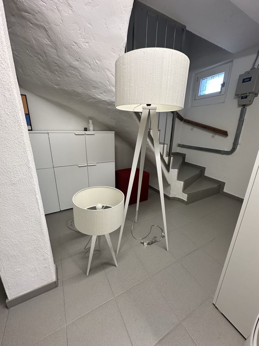 Lampade: Set Stehlampen weiss Stativ Lampen – Usato da Rorbas venduto da n.buechi