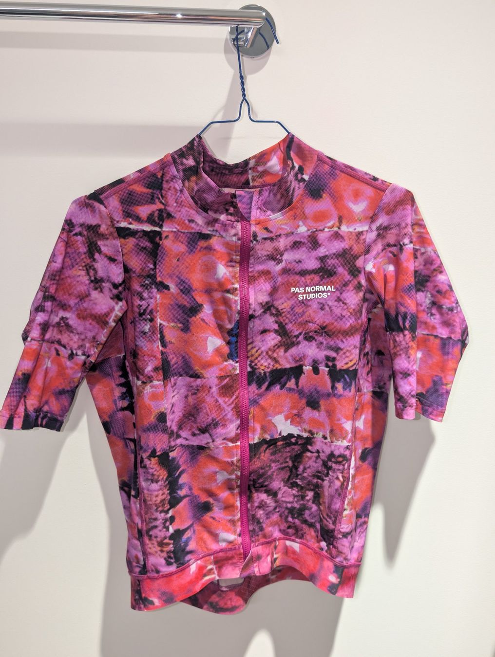 Pas Normal Studios Canottiere & Pantaloni: Velojersey Kurzarm Pas Normal Studios – Usato da Zürich venduto da patmeye 1