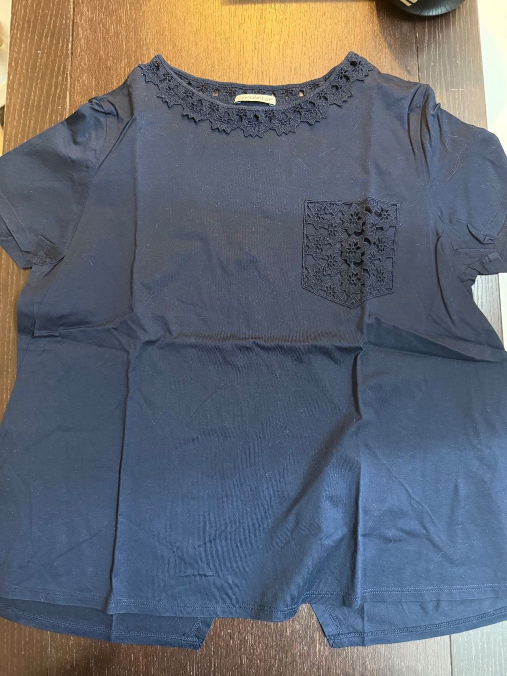 Moncler T-shirt: Moncler t-shirt bleu marine – Nuovo (secondo la descrizione) da Gimel venduto da fan_8tvc 2