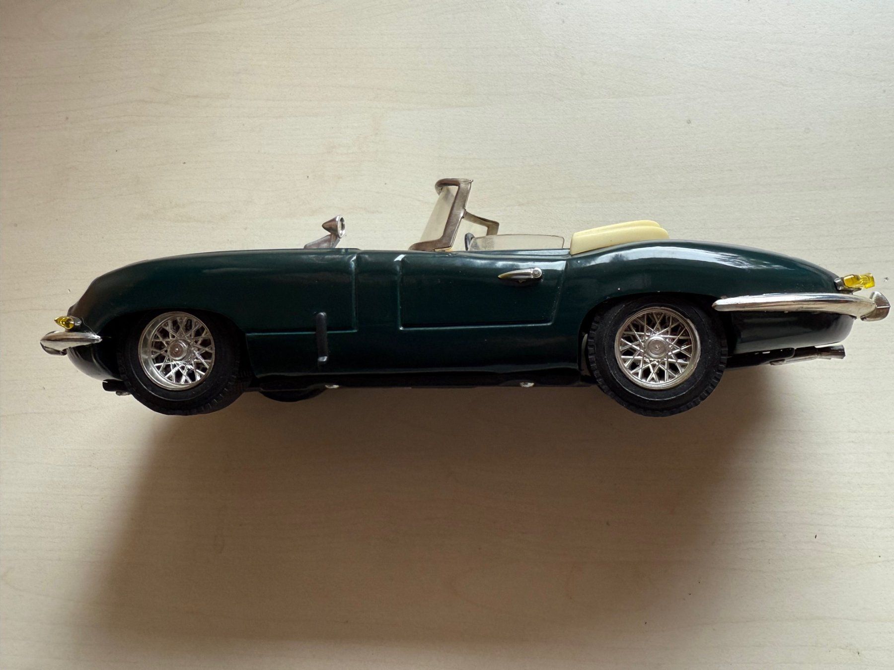 Jaguar Modellini d'auto: Jaguar E-Type Modellauto in Blech mit Antrieb – Nuovo (secondo la descrizione) da Würenlingen venduto da han_y9kf 1