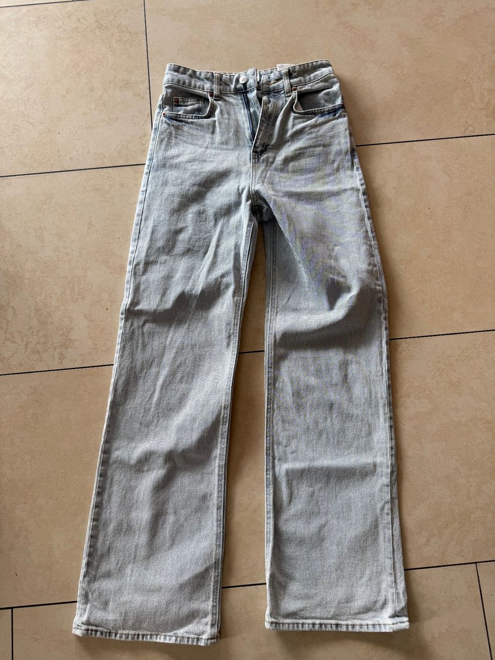 H&M Jeans: Hellblaue Jeans mit Schlag Grösse 36 – Usato da Kirchdorf AG venduto da coco123 5