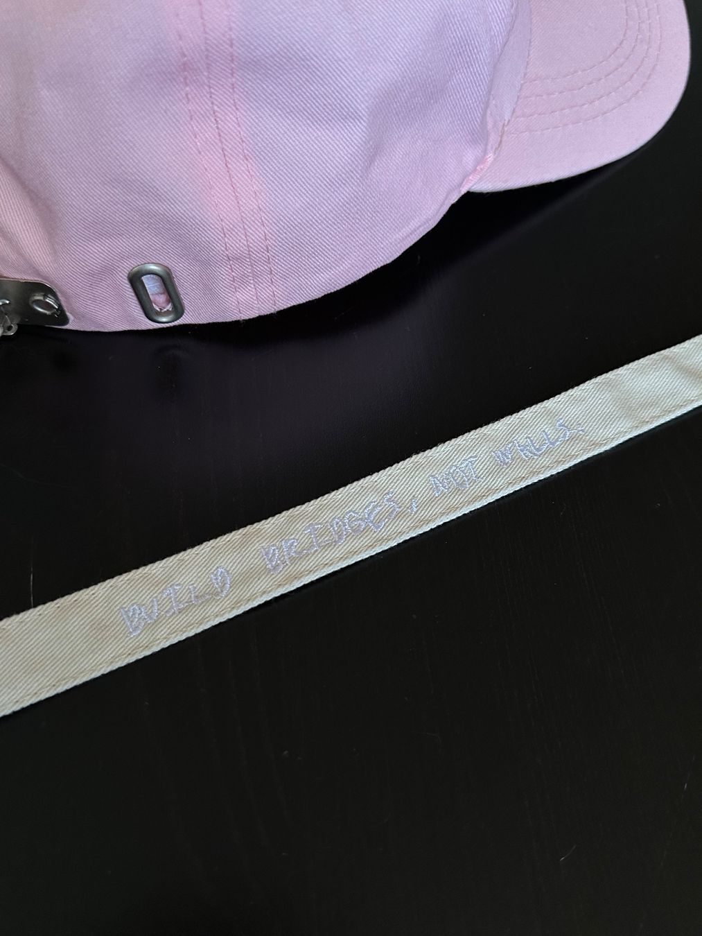 Altro in  Abbigliamento & Accessori: Stylische rosa Cap mit Band – Nuovo (secondo la descrizione) da Schlieren venduto da car_2bwb 3