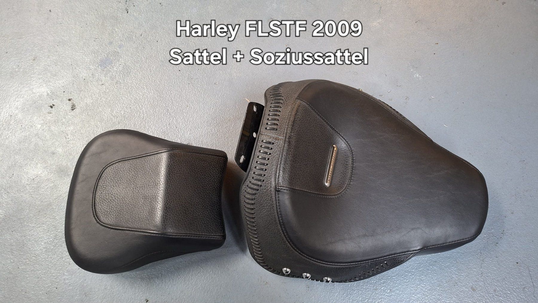 Harley-Davidson Alle Motorradersatzteile: Harley Davidson FLSTF 2009 Sattel komplett – Gebraucht aus Alpnach Dorf von Biker-Lady