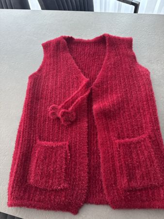 Dunkelrote Strickweste, Grösse M